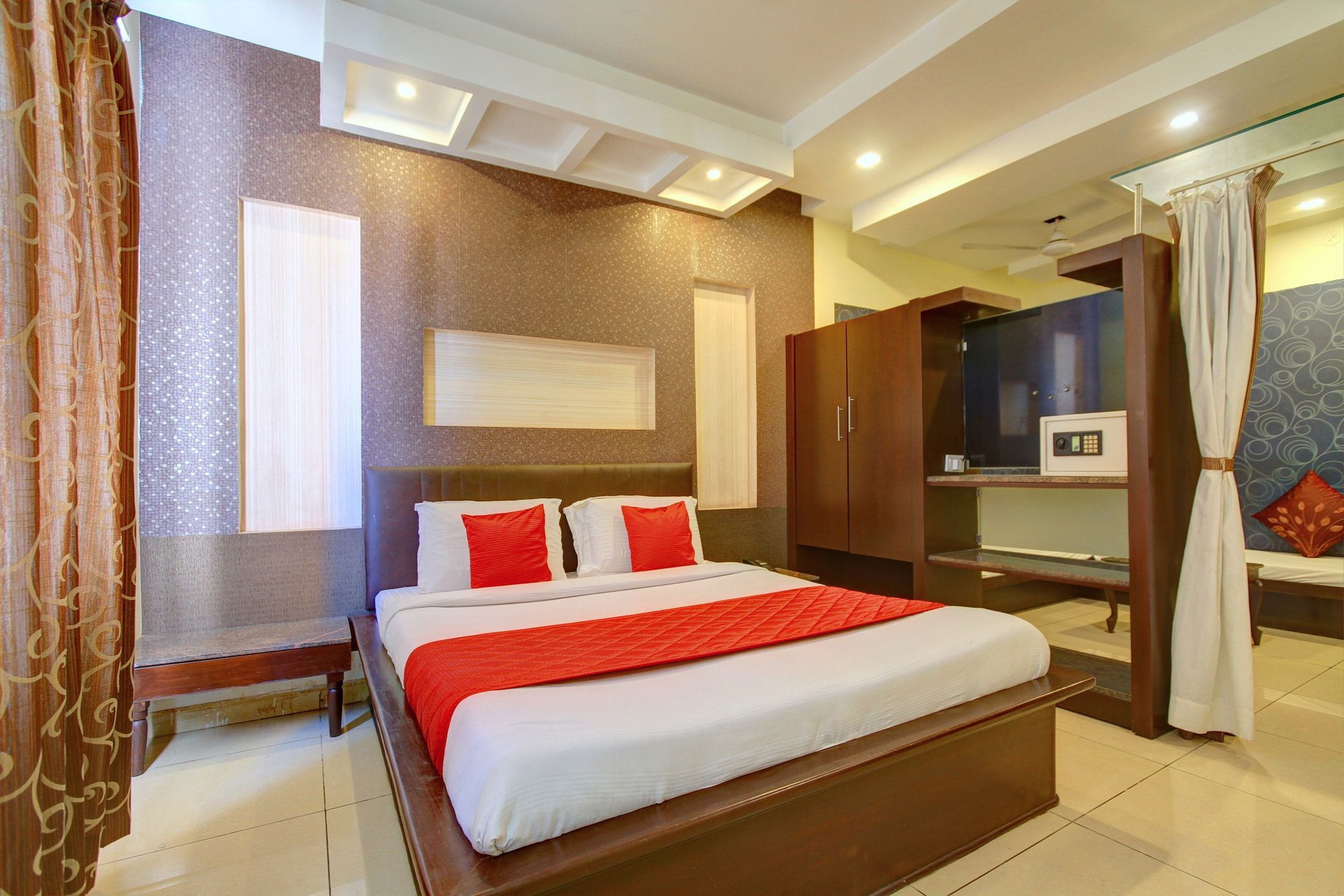 Oyo 4895 Abi Krishna Hotel Puduccseri Kültér fotó