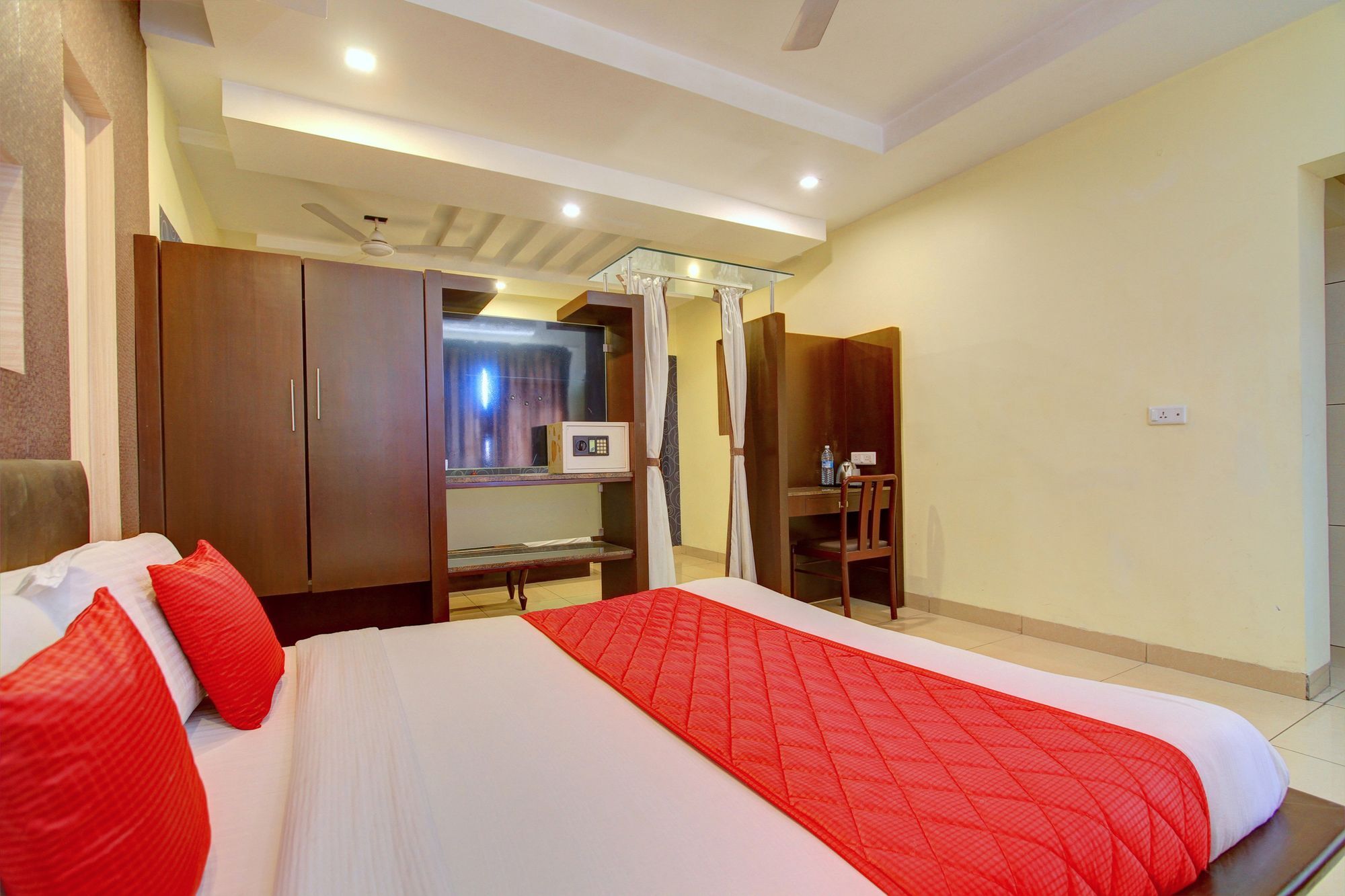 Oyo 4895 Abi Krishna Hotel Puduccseri Kültér fotó