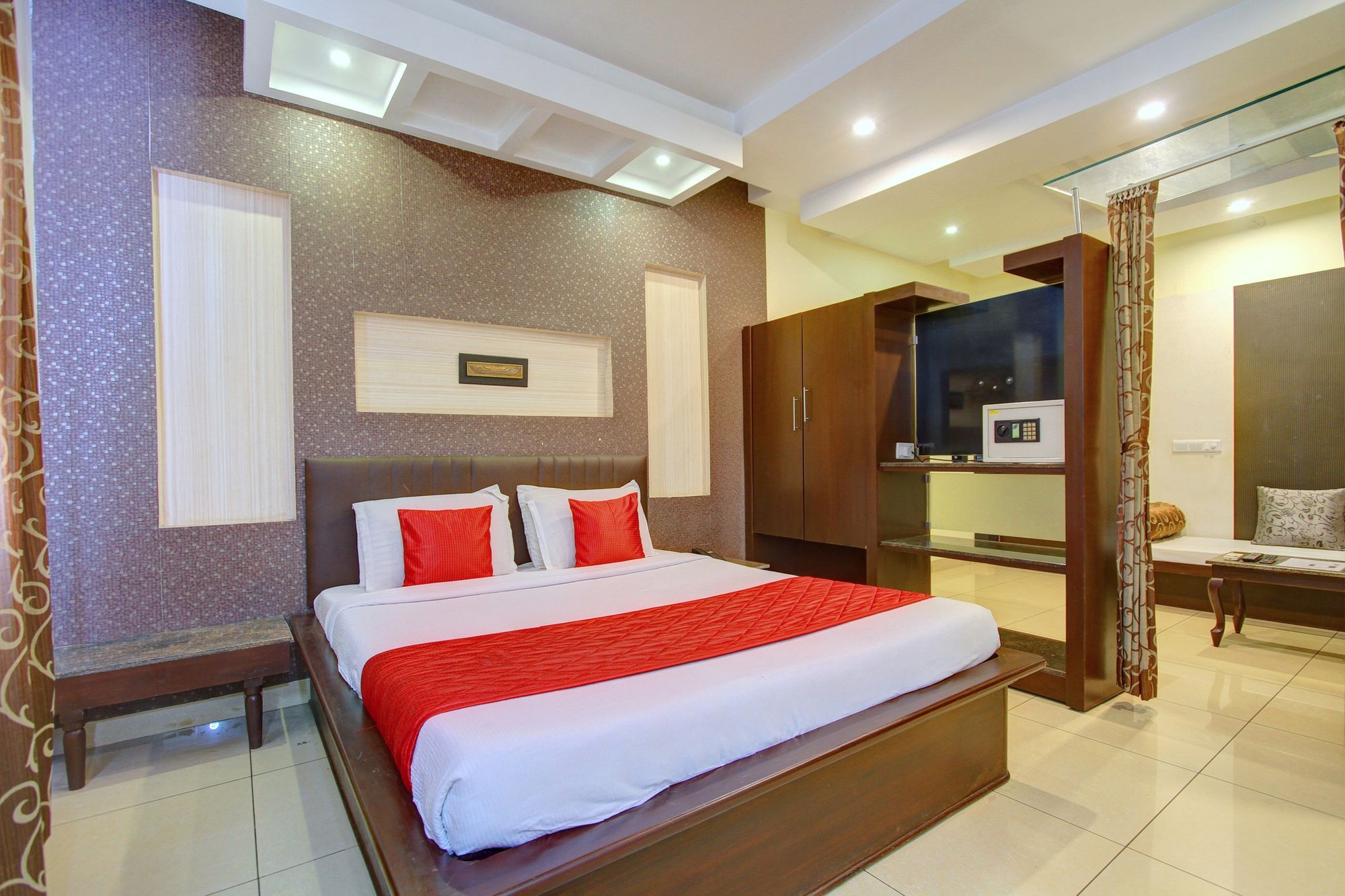 Oyo 4895 Abi Krishna Hotel Puduccseri Kültér fotó
