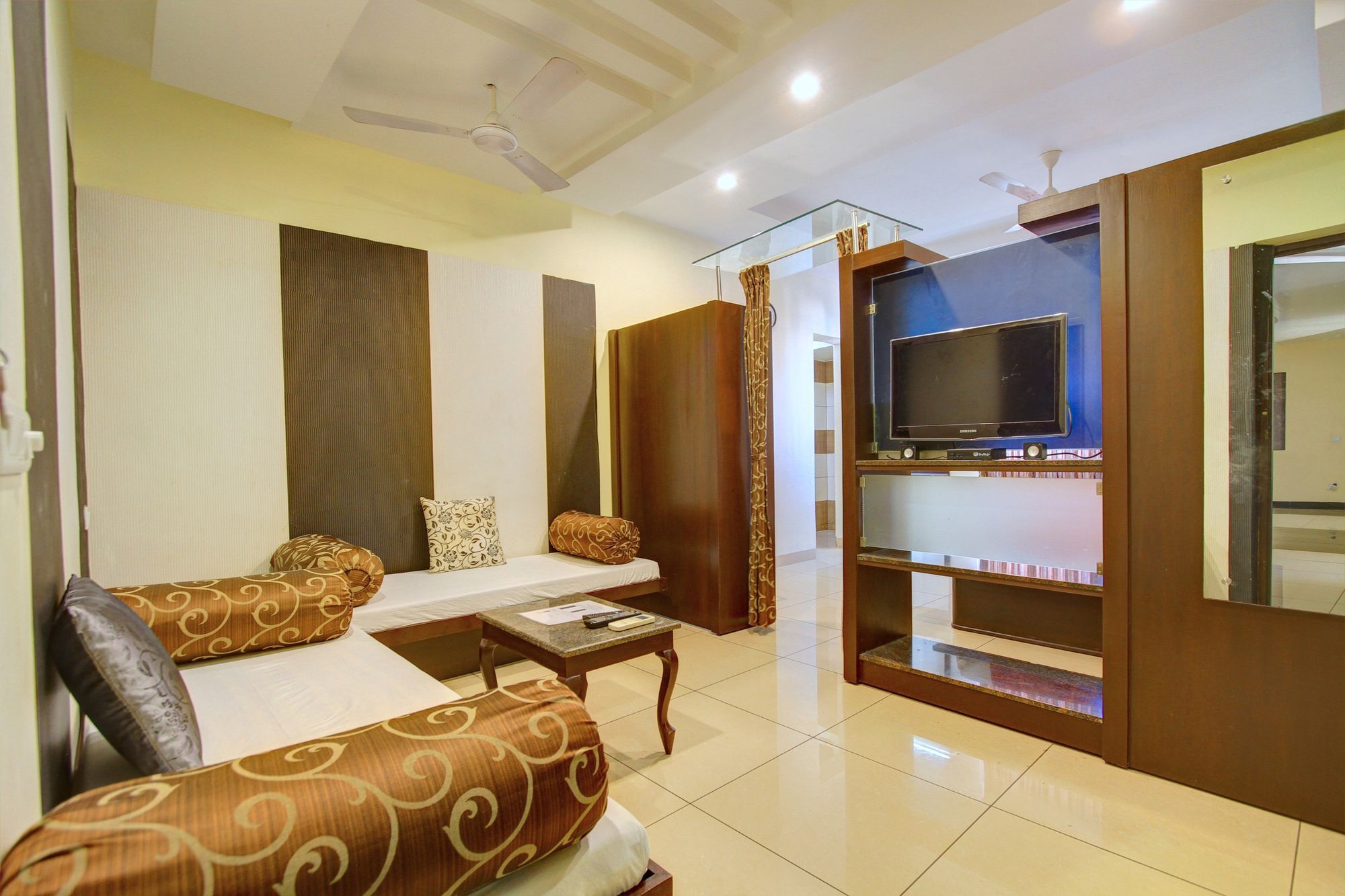 Oyo 4895 Abi Krishna Hotel Puduccseri Kültér fotó